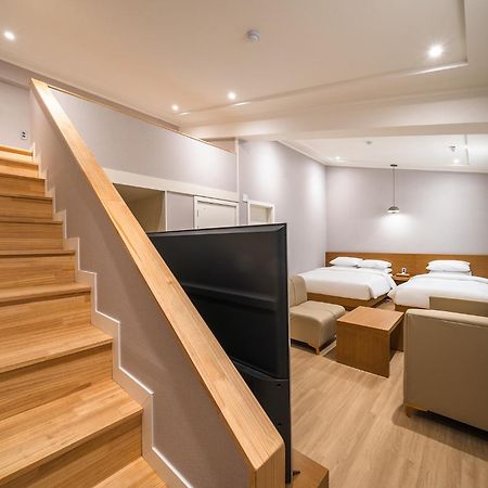 Mono Hotel Сувон Екстериор снимка