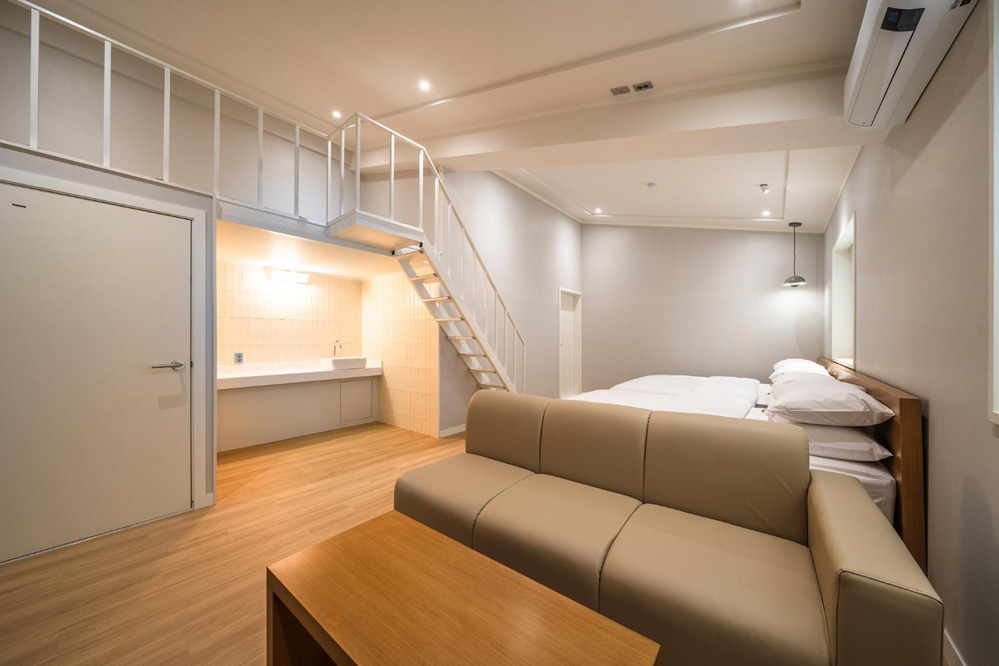 Mono Hotel Сувон Екстериор снимка