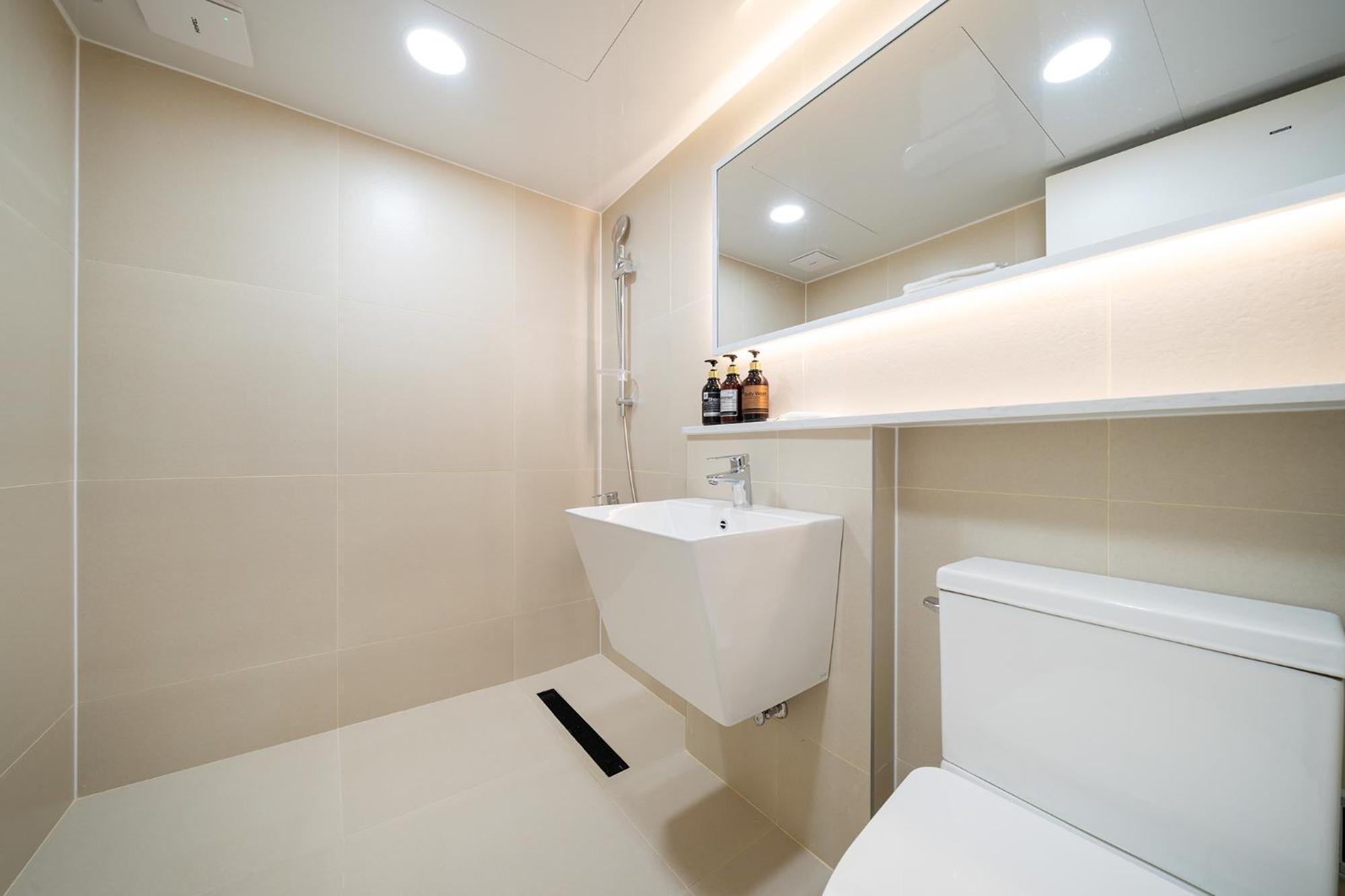 Mono Hotel Сувон Екстериор снимка