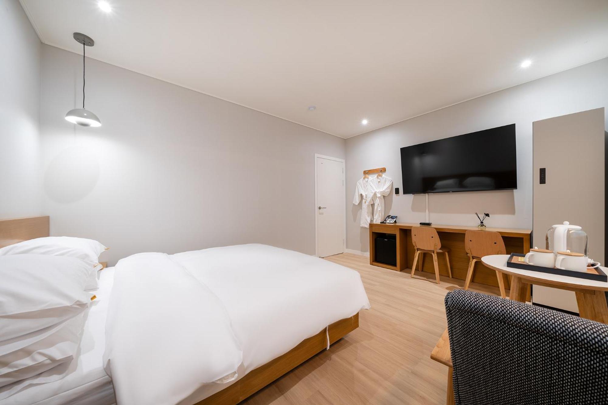 Mono Hotel Сувон Екстериор снимка
