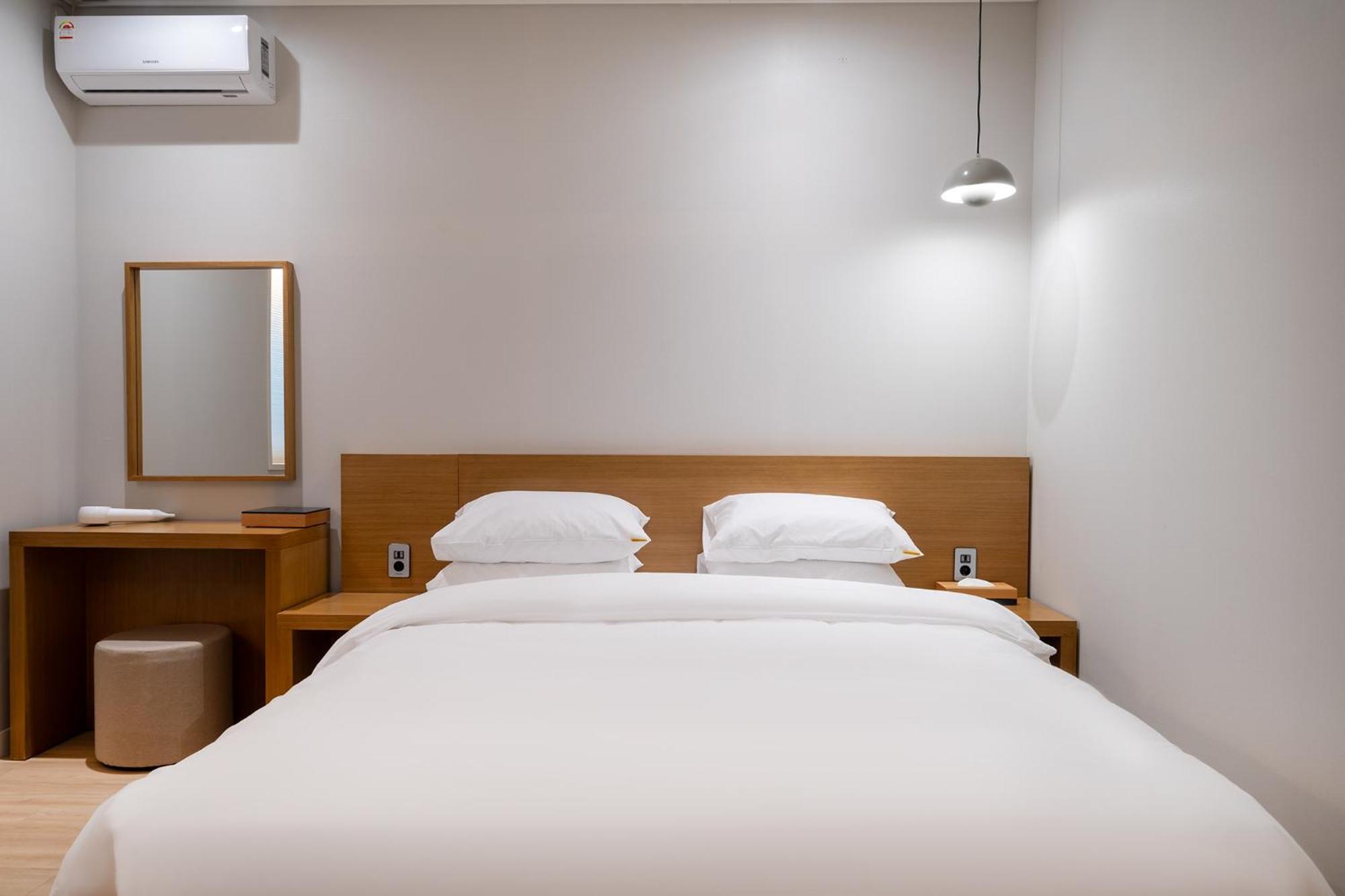 Mono Hotel Сувон Екстериор снимка