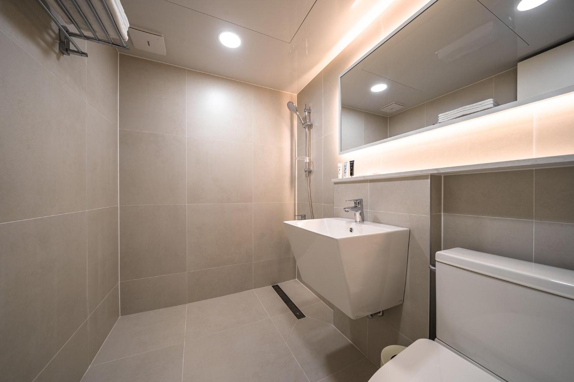 Mono Hotel Сувон Екстериор снимка